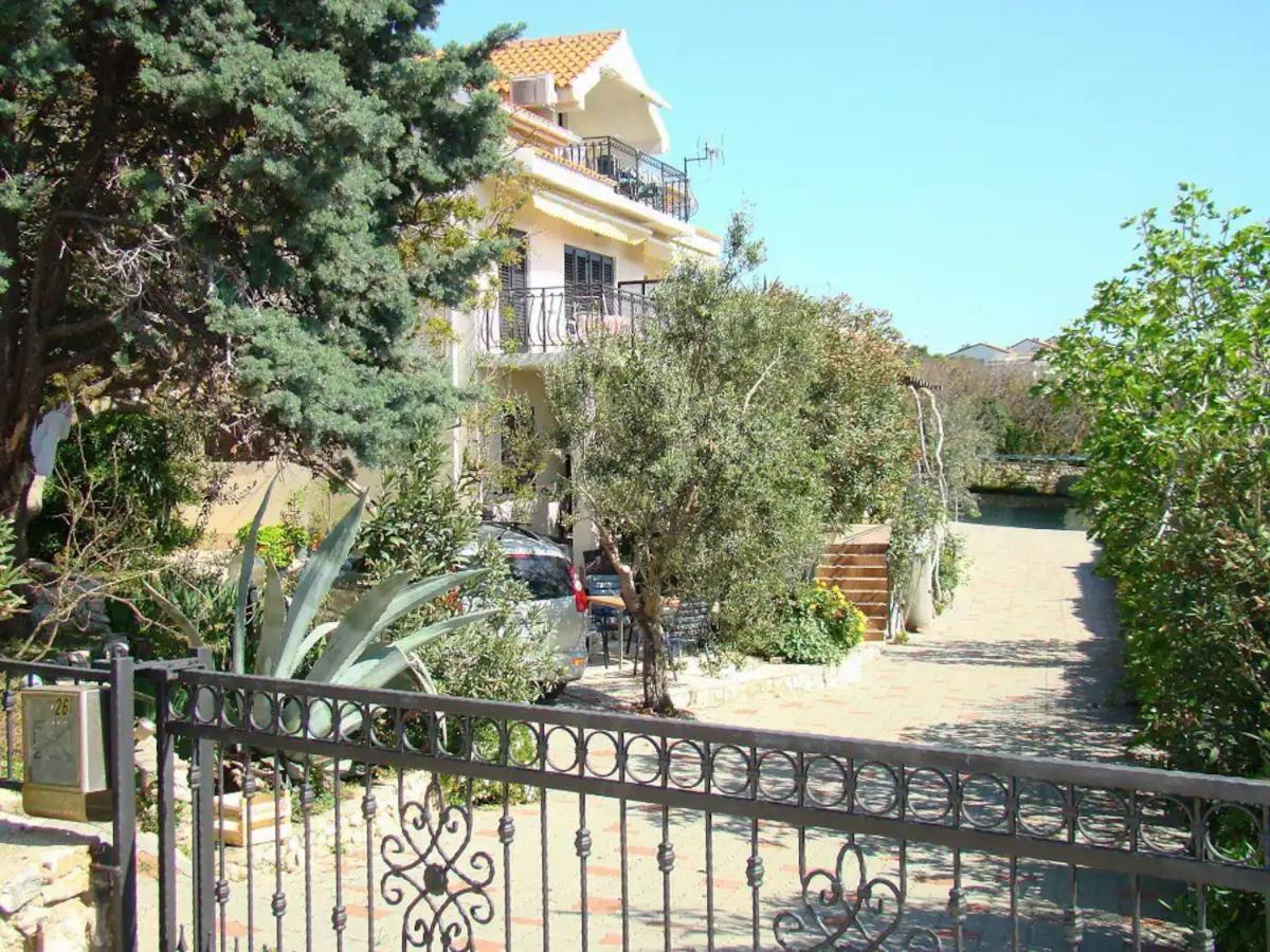 Apartments Davorka Simuni Exterior photo